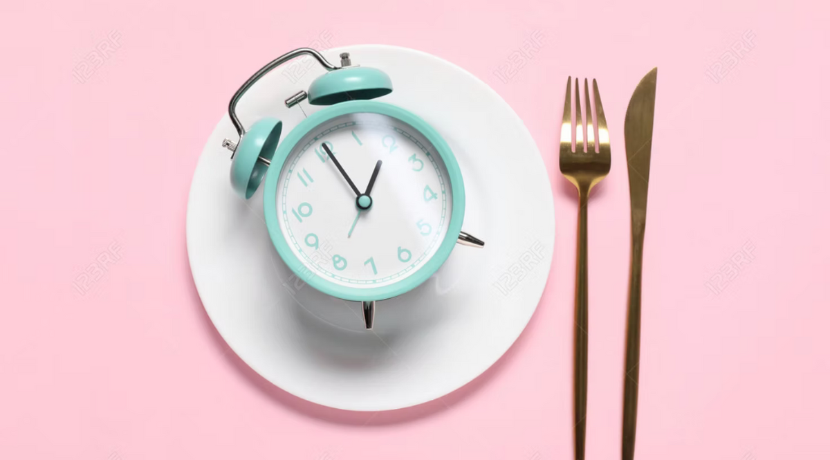 Ilustración sobre el ayuno intermitente y la organización de las horas de comida